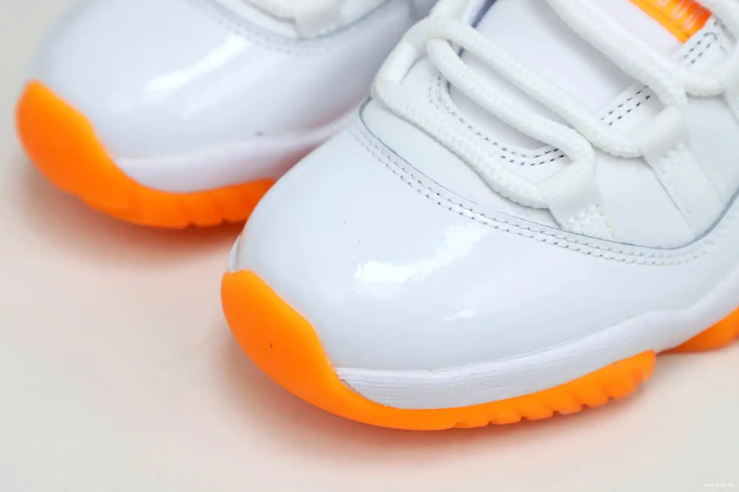 'BRIGHT WMNS Kimikick AIR 11 CITRUS' RETRO LOW JORDAN 0404